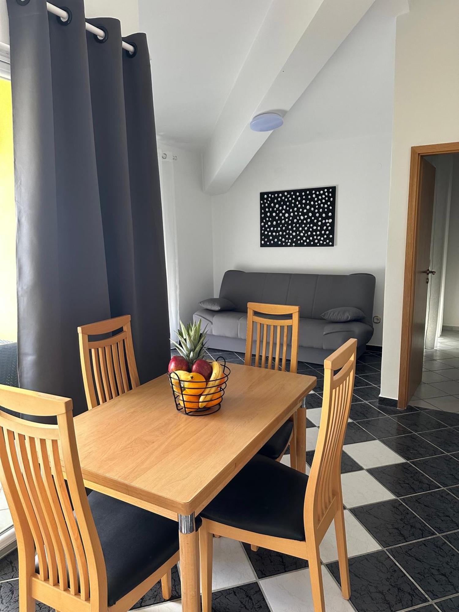 Apartments Jareb Tribalj Eksteriør billede