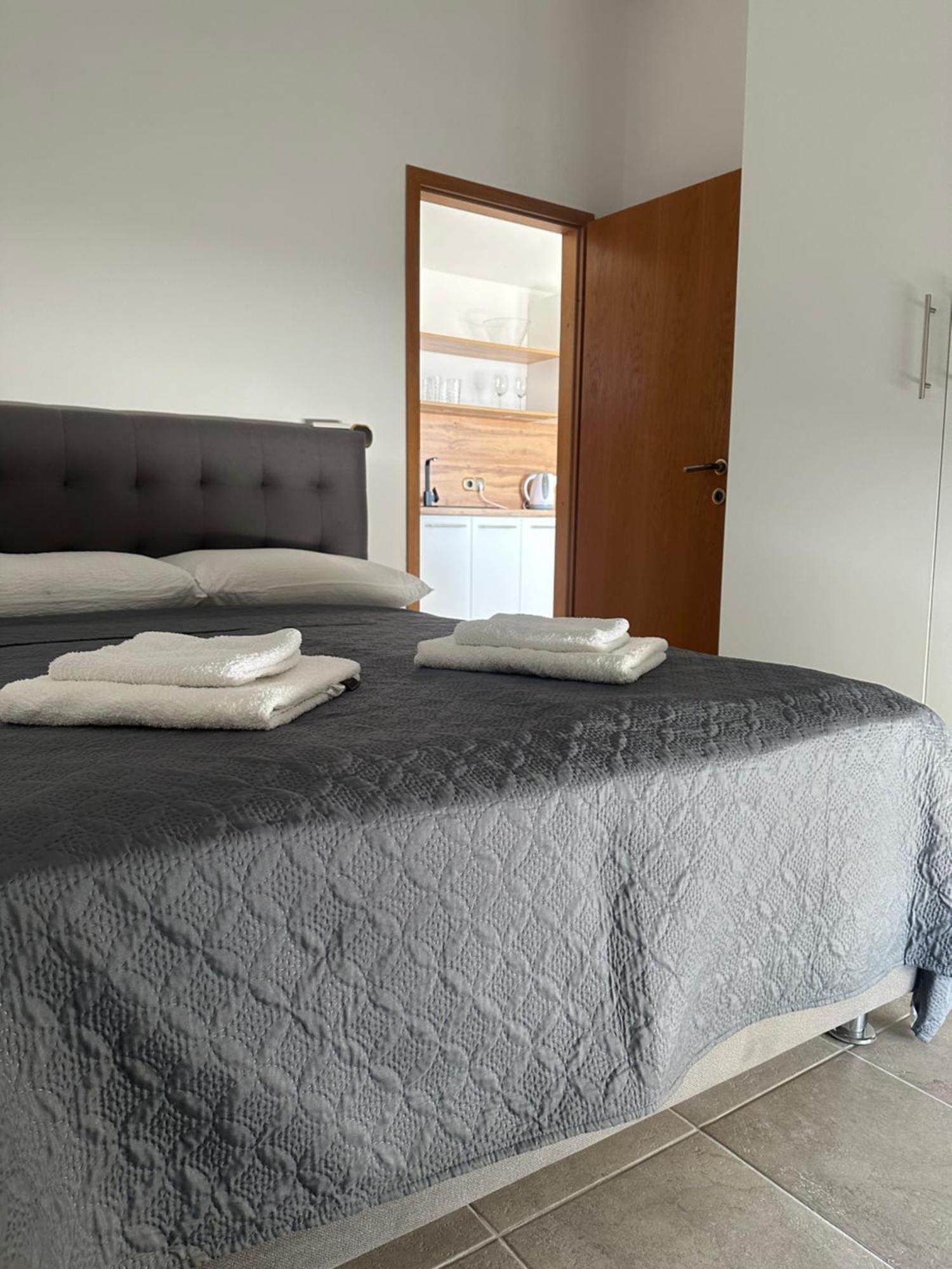 Apartments Jareb Tribalj Eksteriør billede